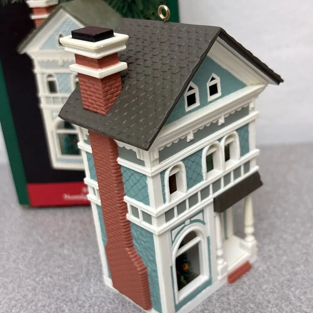 Hallmark Keepsake Ornament Nostalgic Houses & Shops Lot, Holiday Home And‎ Cafe